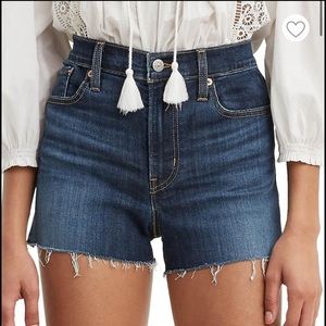 LEVIS 501 shorts - size 25W (tags attached)